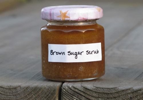 Brown Sugar Scrub & Make Dozens of Homemade Gifts in an Hour | aDelightfulHome.com