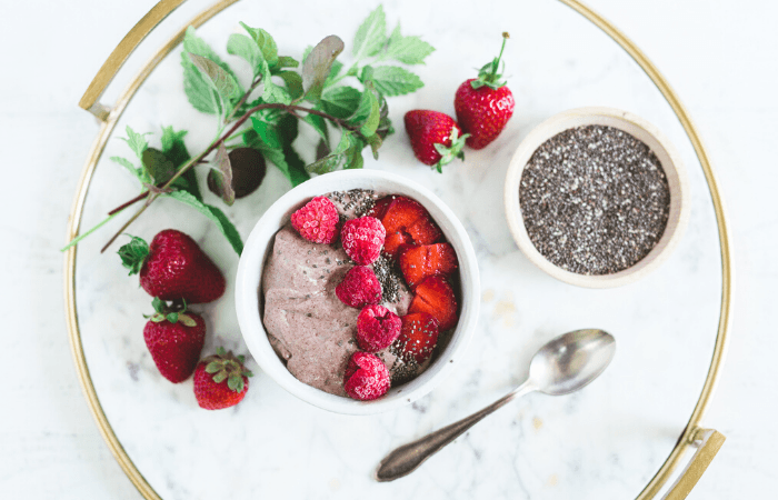 chia seeds and smoothie bowl